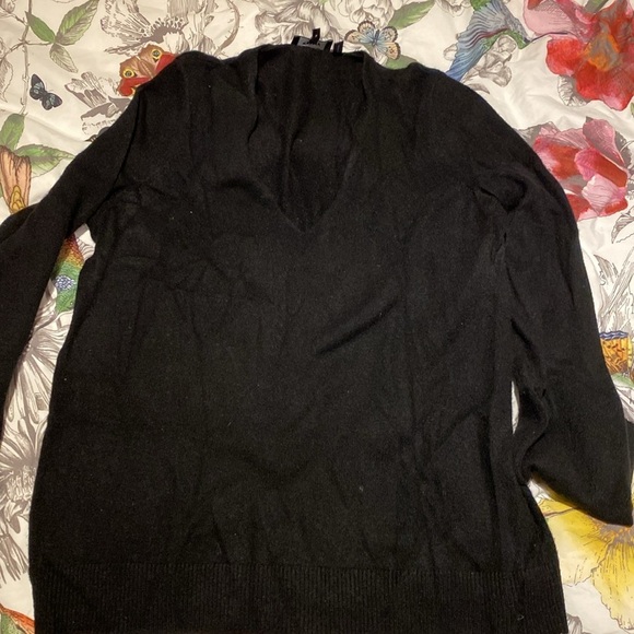 Theory / Adrianna black 100% Cashmere V-Neck Sweater classic small S - Picture 10 of 10